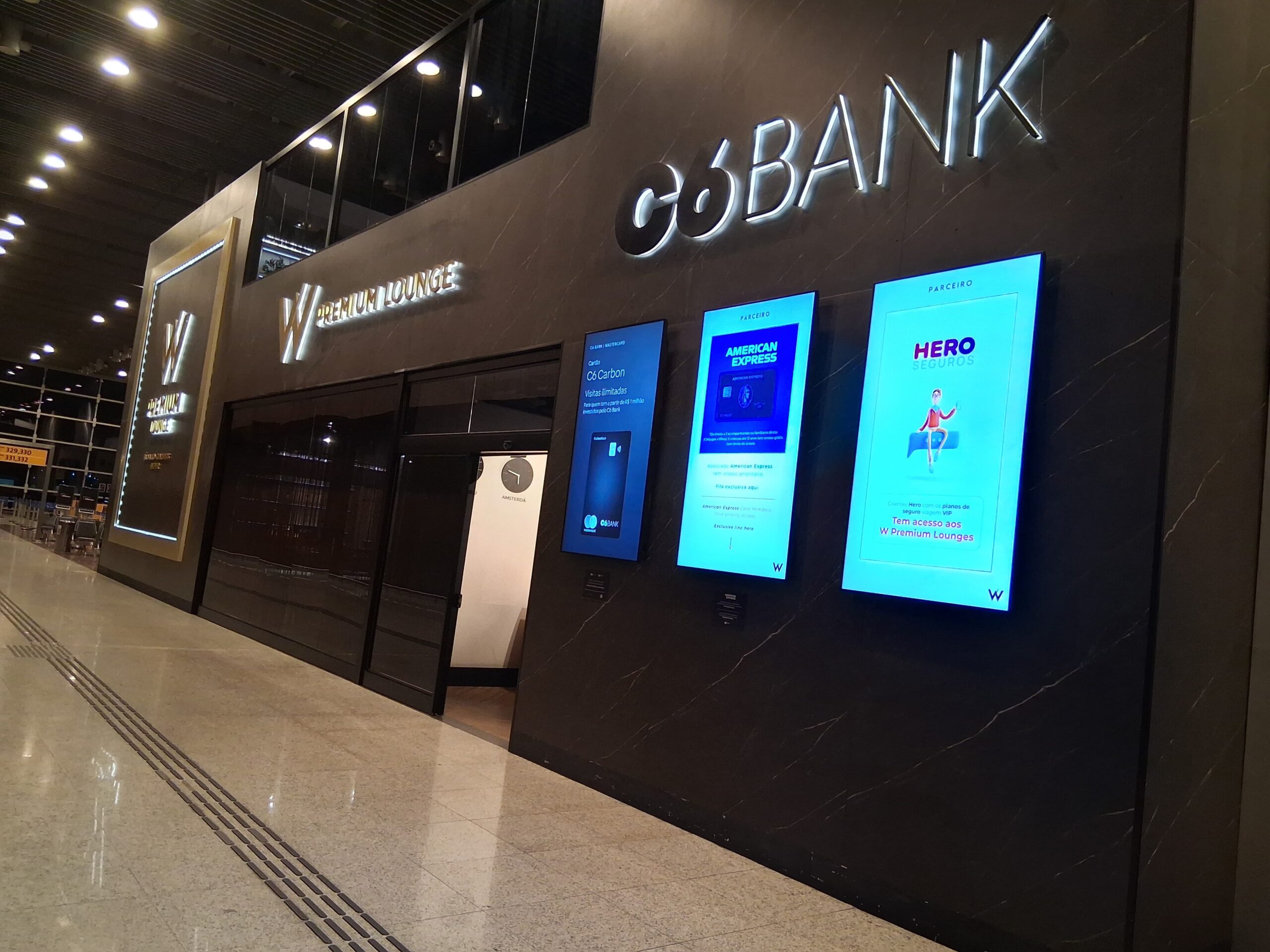 W Premium Lounge eleva o padrão da experiência aeroportuária e reforça a importância das salas VIP no turismo moderno IMG 20260426 WA0024 Scaled