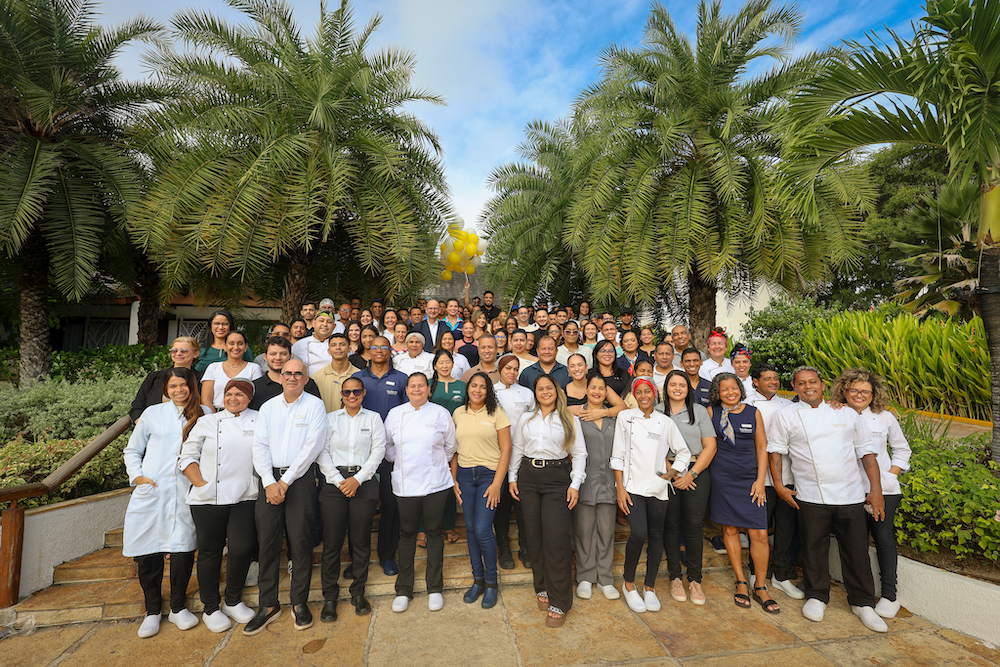 the westin porto de galinhas equipe comemora aniversário de quatro anos