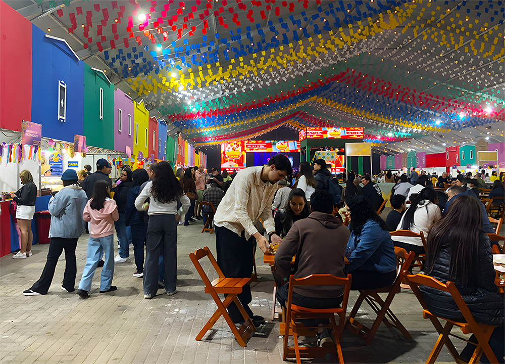 a gastronomia foi um dos grandes destaques da abertura. barracas registraram intenso movimento durante toda a noite foto reginaldo pupo secretaria de turismo