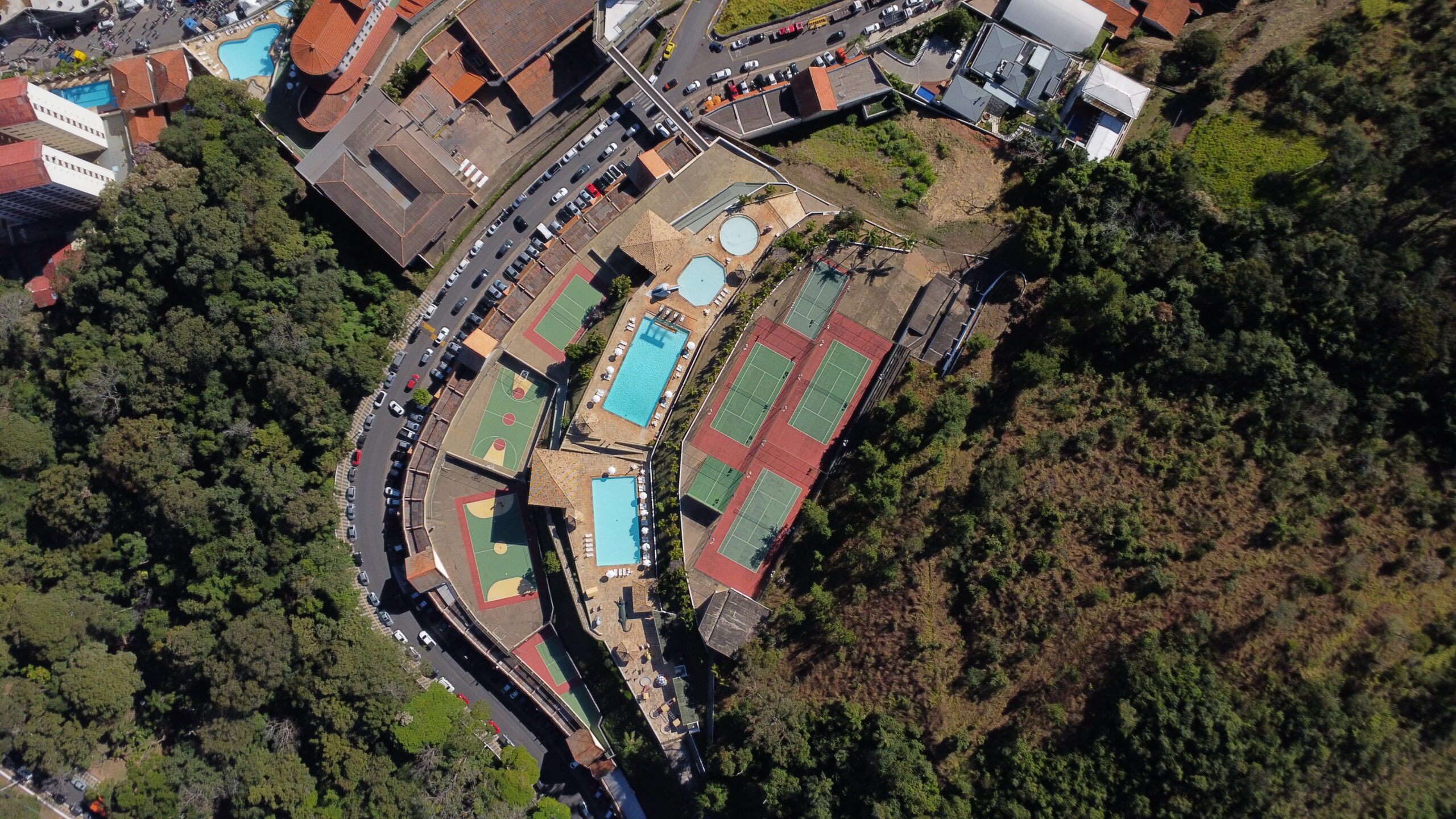 Dica de hospedagem em Águas de Lindóia: hotel conta com 9 piscinas e lazer para toda a família